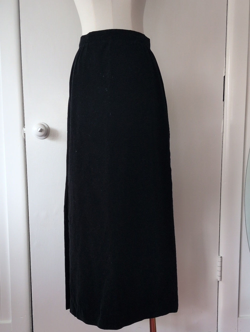 Koret Velvet Black Maxi Skirt - Sleek Straight Cut - Size Small
